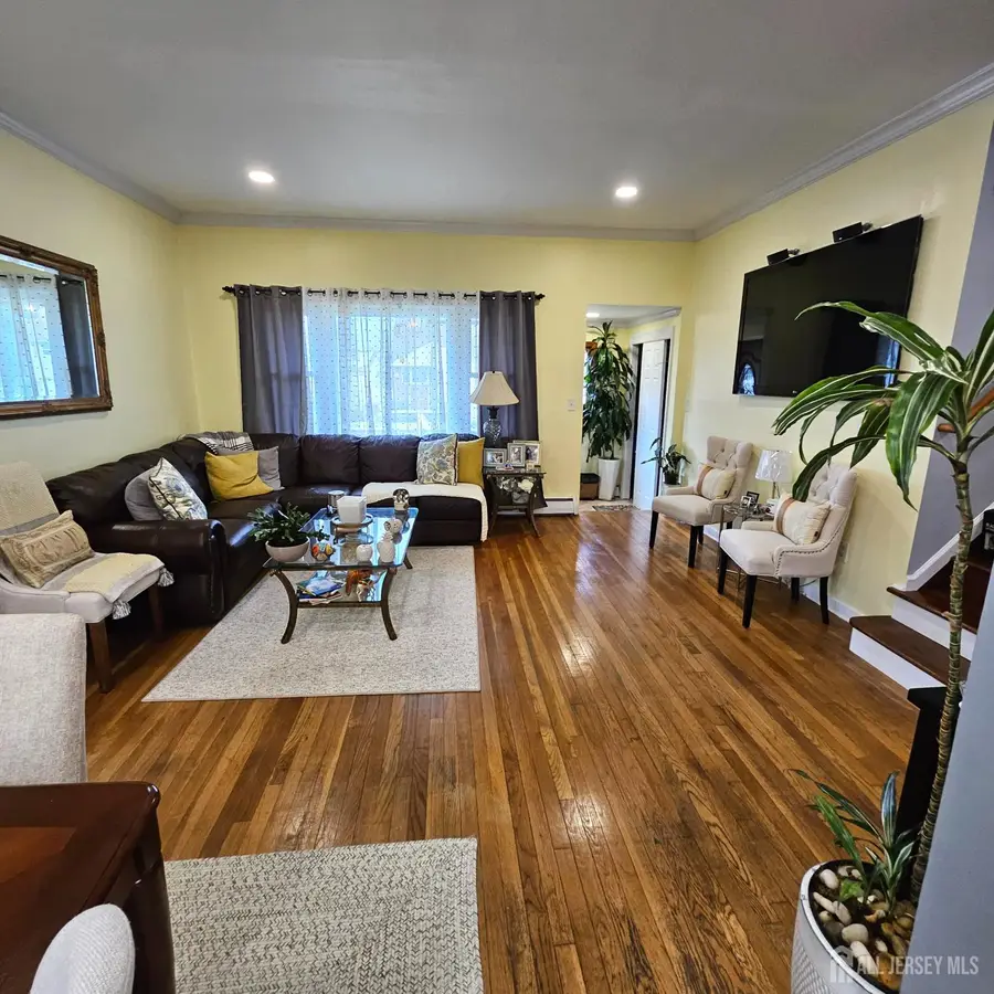 -136 Isabelle Street, Menlo Park Terrace, NJ 08840 - #3
