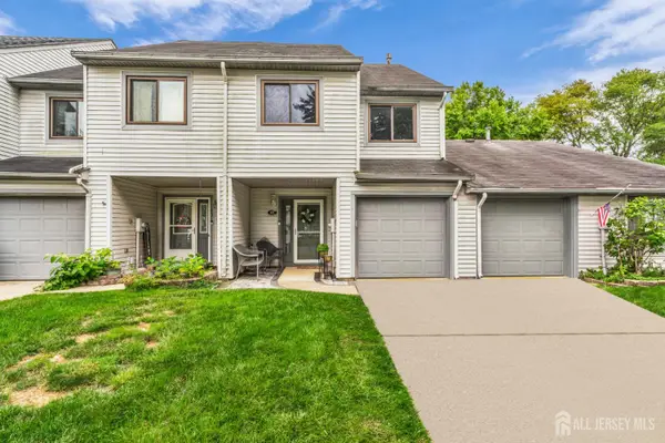-69 Lexington Circle, Old Bridge, NJ 07747