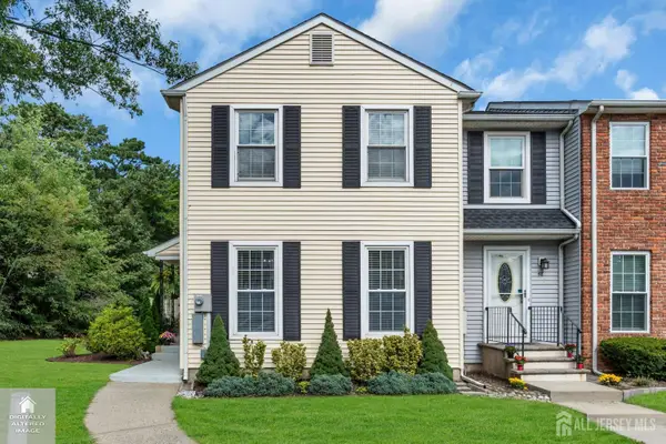 -49 Lantern Lane, Sayreville, NJ 08872