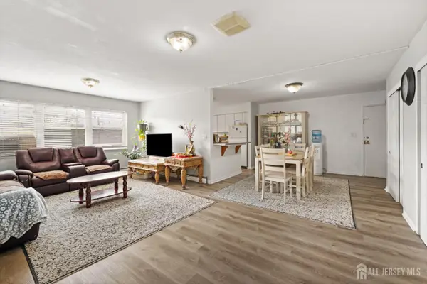 -32 Woodedge Avenue #6, Edison, NJ 08817