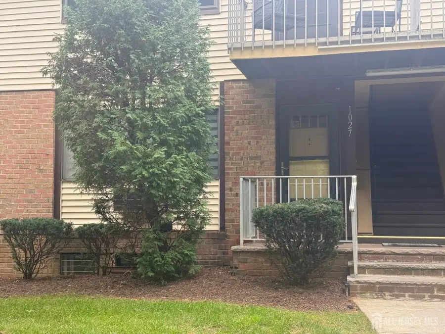 -1027 Cricket Lane, Woodbridge, NJ 7095 - #2