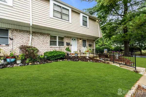 -402 Silver Court, Hamilton, NJ 08690
