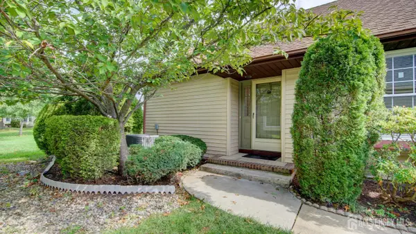 -4 Martin Van Buren Drive #B, Monroe, NJ 08831