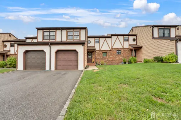 -23 Wellington Court, Sayreville, NJ 08872