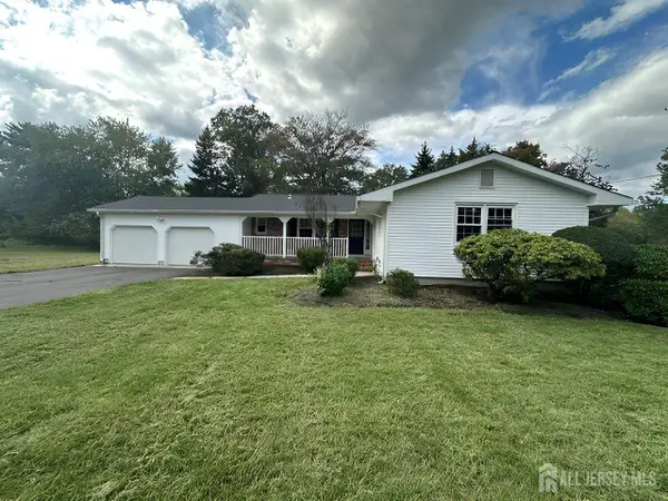 -28 Rockleigh Drive, Ewing, NJ 08628