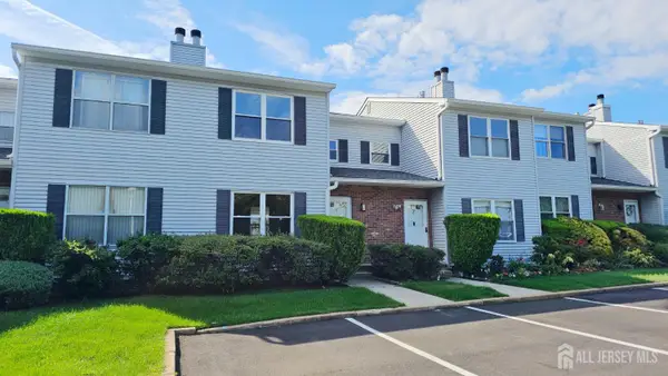 -9 NW Pinetree Court, Monroe, NJ 08831