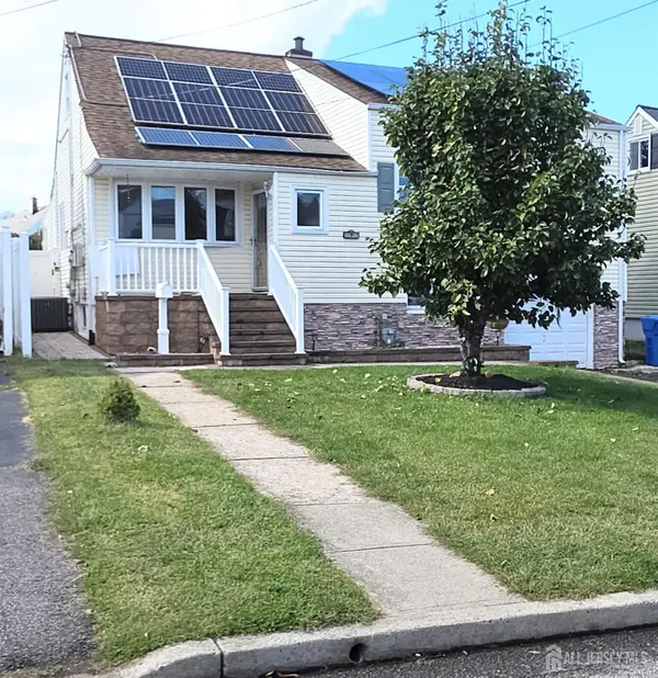 -7 Inverness Terrace, Fords, NJ 08863