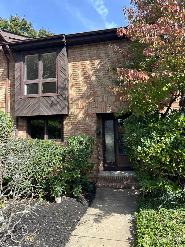 -367 Willowbrook Drive, North Brunswick, NJ 08902
