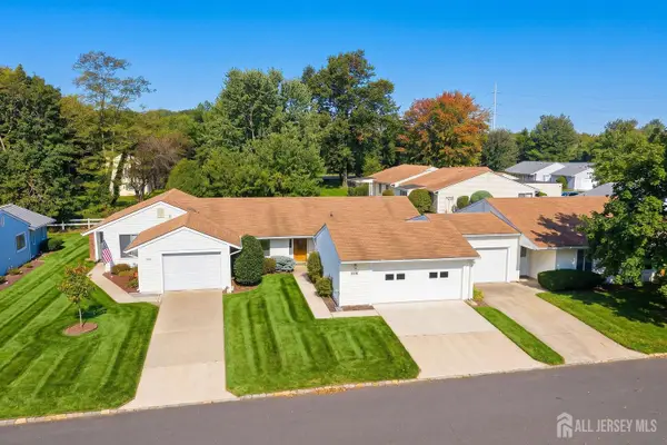 -55 Juniper Plaza #55B, Monroe, NJ 08831