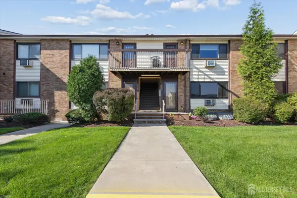 -714 Cricket Lane, Woodbridge Proper, NJ 07095