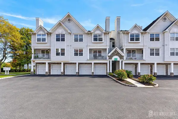 -112 Prestwick Way, Edison, NJ 08820