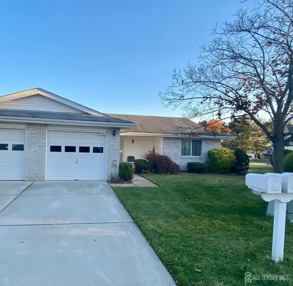 -614 Lemington Plaza #B, Monroe, NJ 08831