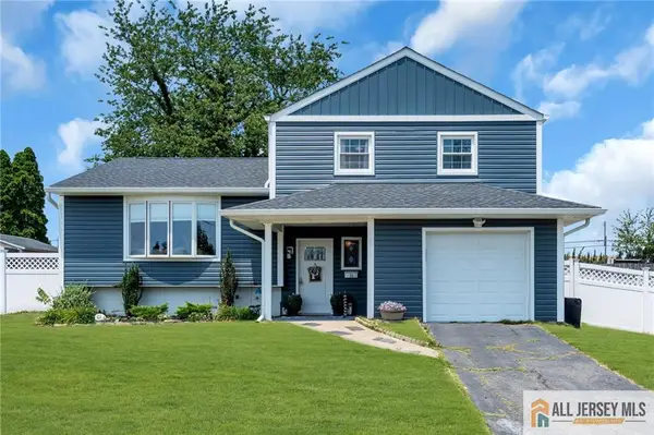 -25 Fanwood Drive, Sayreville, NJ 08872