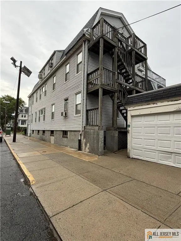 -471 Lawrie Street, Perth Amboy, NJ 08861 - #3