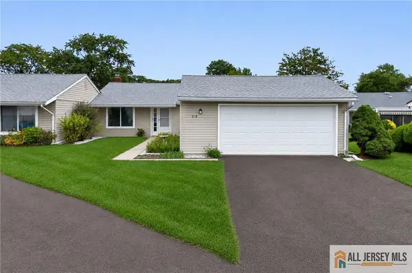 -21 Celtis Plaza #21B, Monroe, NJ 08831