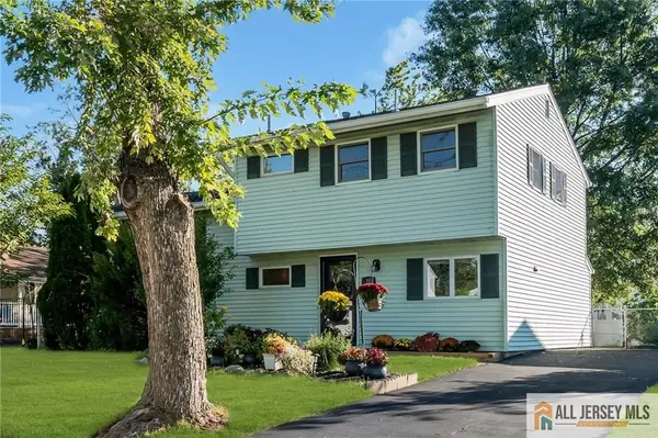-102 Avonridge Road, Raritan, NJ 08869