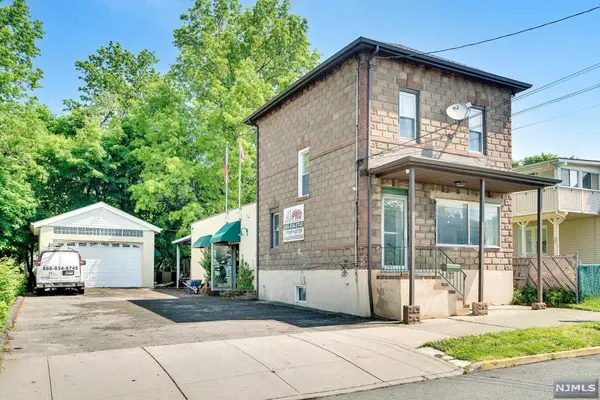 33 Chamberlain Avenue, Elmwood Park, NJ 07407