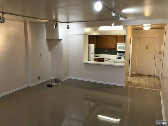 285 Aycrigg Avenue 22D, Passaic, NJ 07055 - Image #3