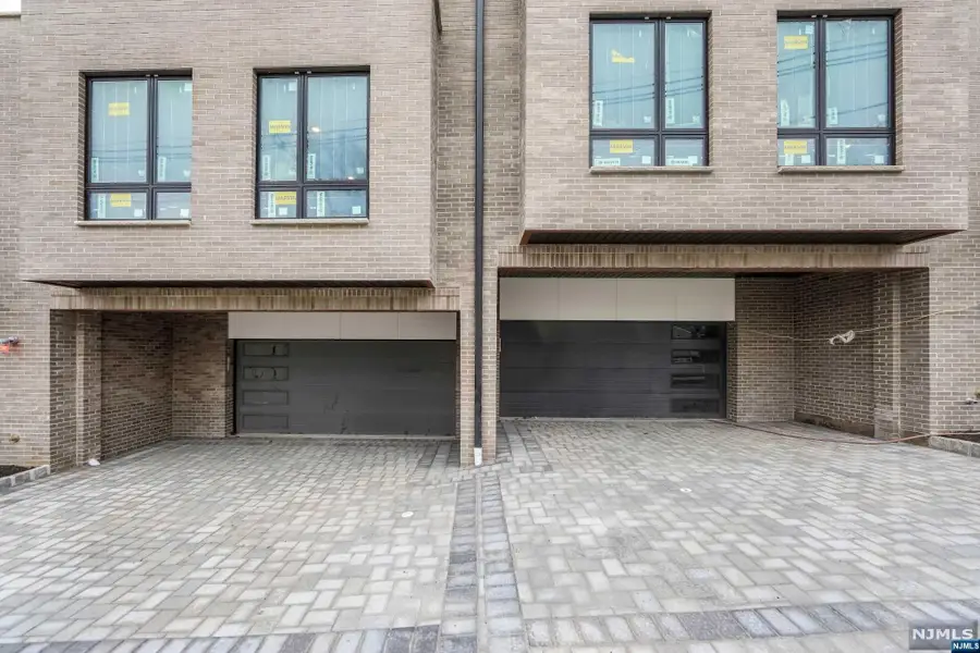 109 Henry Avenue B, Palisades Park, NJ 07650 - Image #2