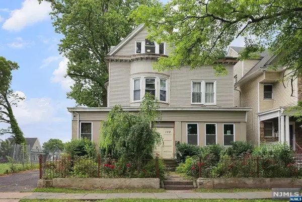 132 S Munn Avenue, East Orange, NJ 07018