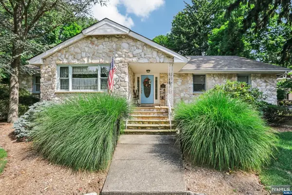 374 Cedar Hill Avenue, Wyckoff, NJ 07481