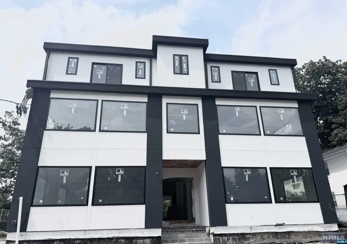 1079 Palisade Avenue, Fort Lee, NJ 07024 - Image #1