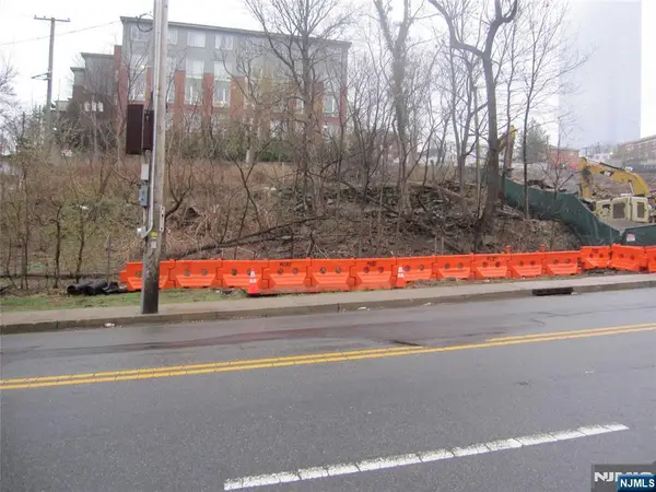 45 Main Street, Fort Lee, NJ 07024