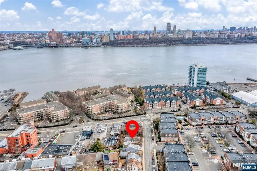 17 Garden Place, Edgewater, NJ 07020 - Image #2