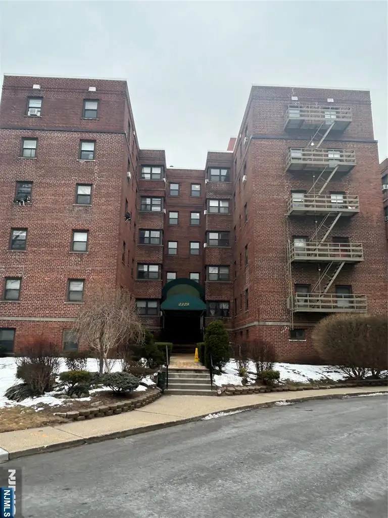 2329 Hudson Terrace C13, Fort Lee, NJ 07024 - Image #2