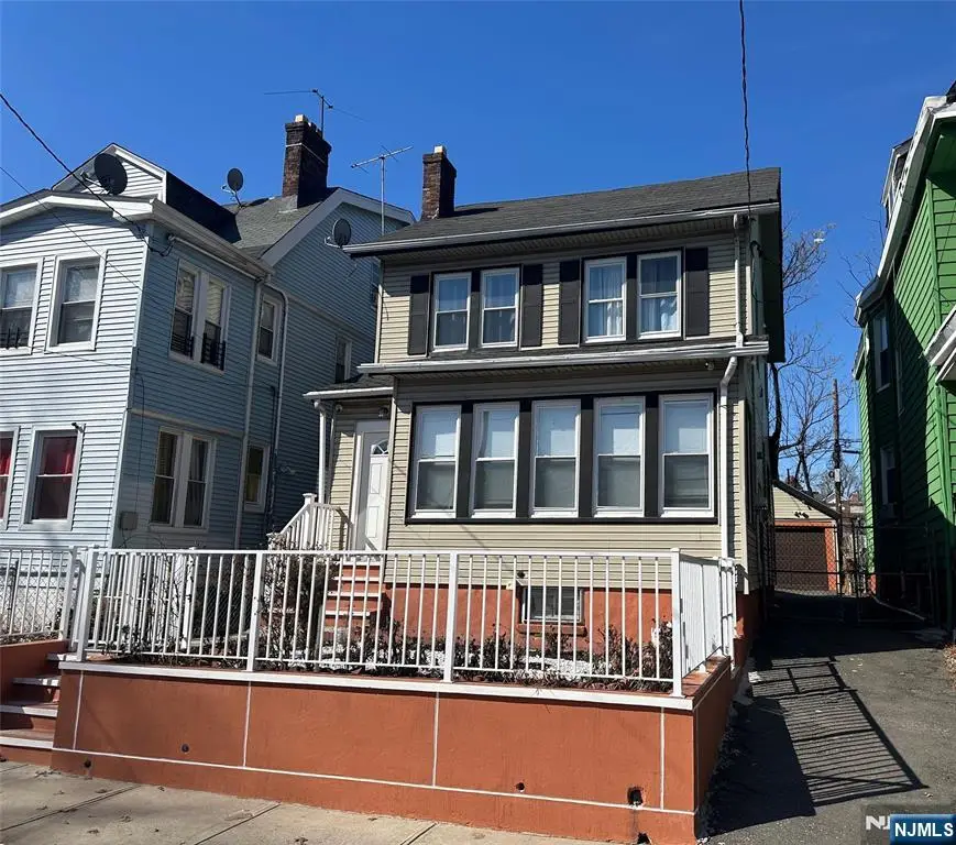 1041 Hunterdon Street, Newark, NJ 07112 - Image #1