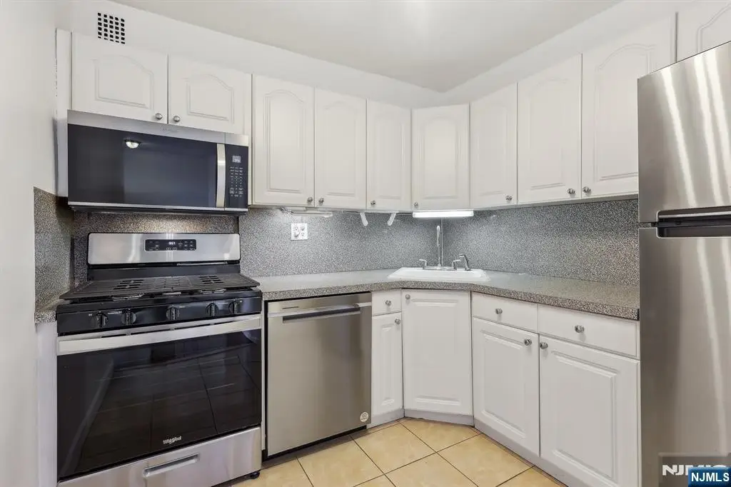 2100 Linwood Avenue 2G, Fort Lee, NJ 07024 - Image #1