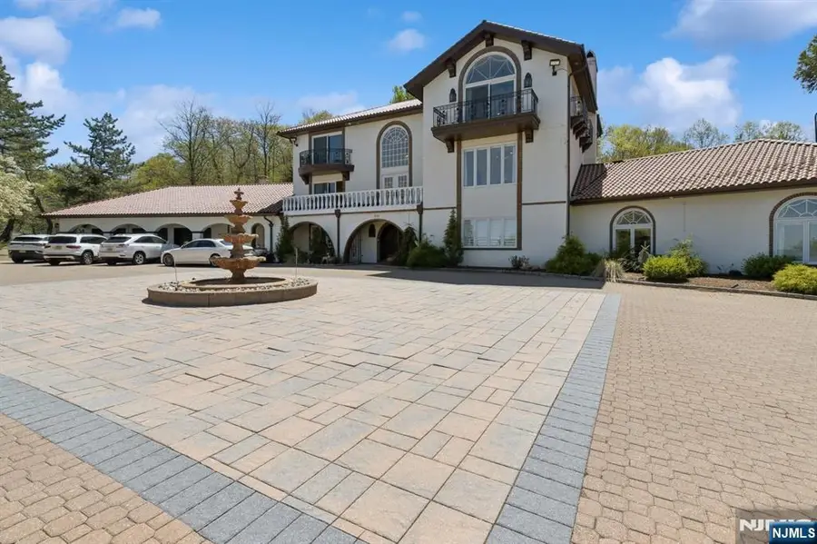 912 Cherokee Lane, Franklin Lakes, NJ 07417 - #2