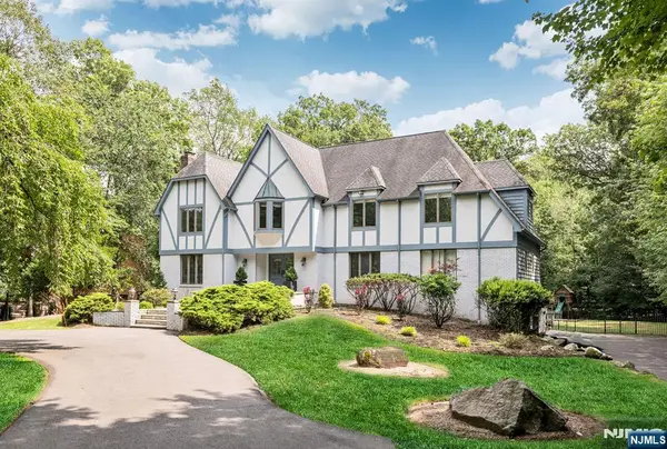 103 Macintyre Lane, Allendale, NJ 07401