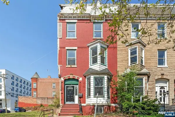 589 Martin Luther Kng Jr Boulevard, Newark, NJ 07102