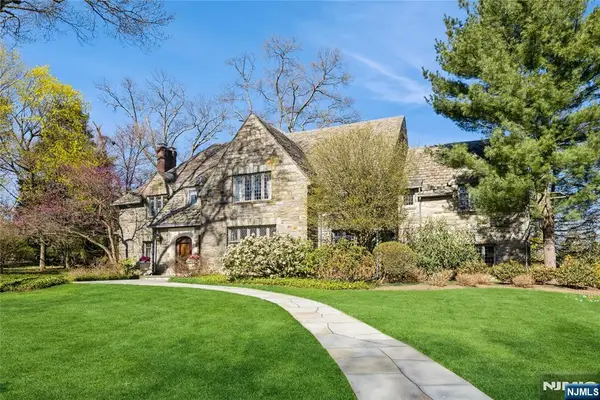 5 Beechtree Lane, Essex Fells, NJ 07021