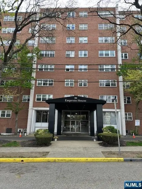 39 E 39th 8G, Paterson, NJ 07514