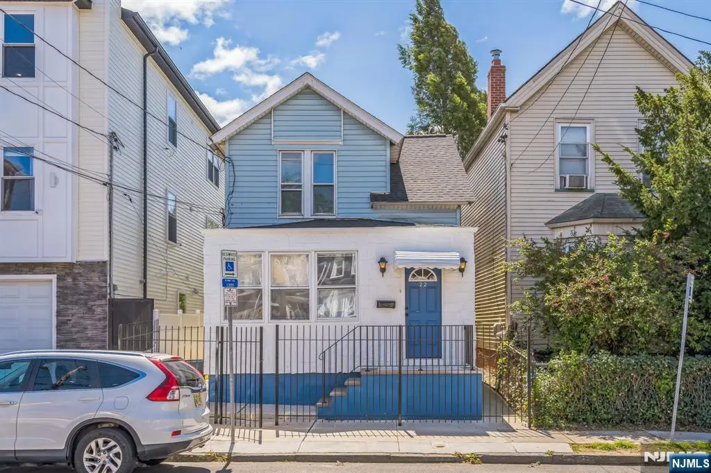 22 Hinsdale Place, Newark, NJ 07104 - Image #1