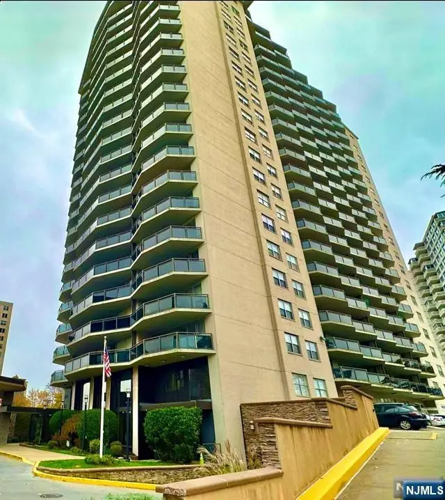 2077 Center Avenue 3F, Fort Lee, NJ 07024 - #1