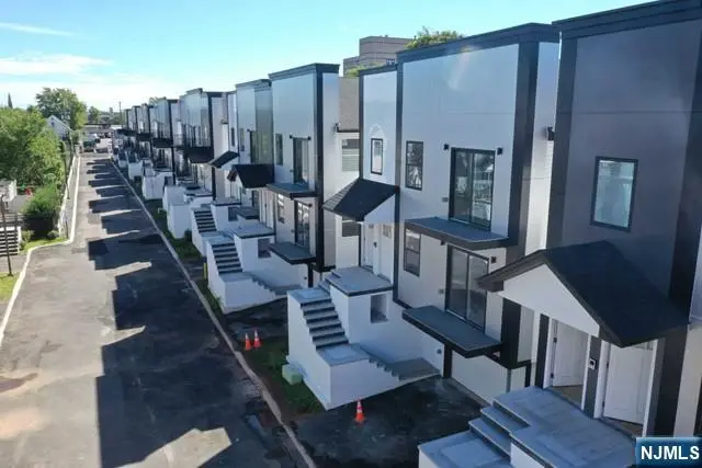 728 Seaport Drive, Elizabeth, NJ 07201 - Image #2