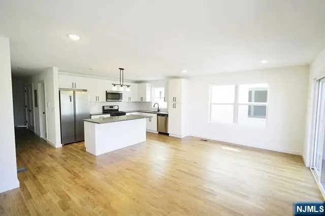 728 Seaport Drive, Elizabeth, NJ 07201 - Image #3