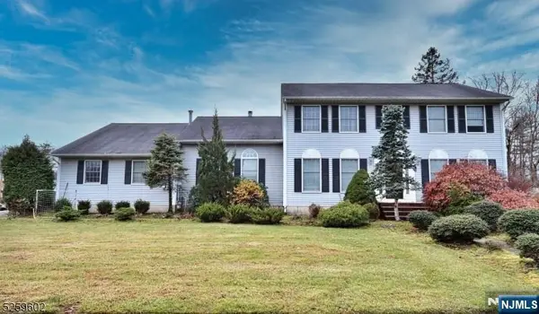 8 Winfield Court, Fairfield, NJ 07004