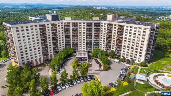 2 Claridge Drive 9NE, Verona, NJ 07044