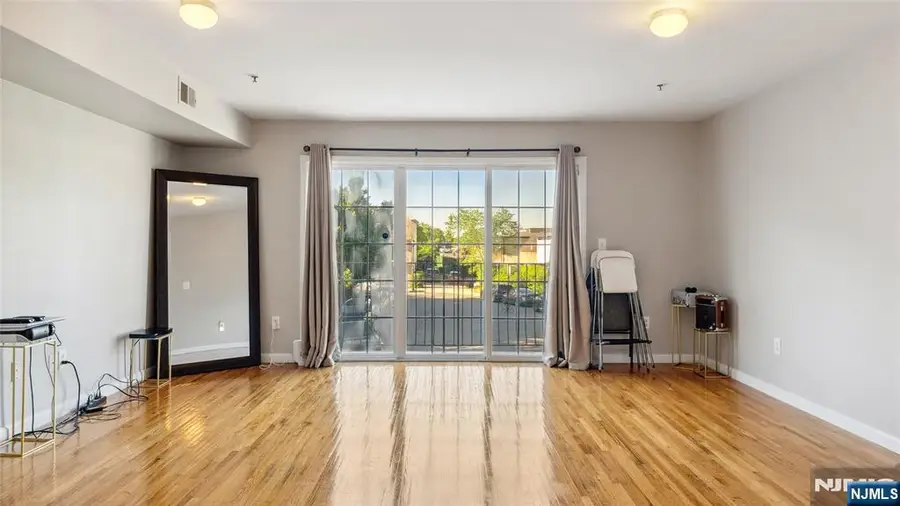 14 Seabury Court, Newark, NJ 07104 - Image #2