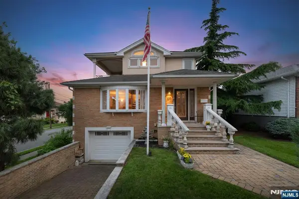 28 Elizabeth Court, Secaucus, NJ 07094