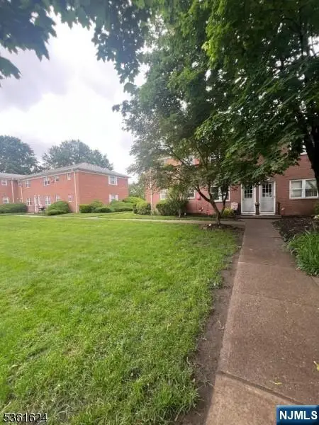 37 Manchester Court, Wayne, NJ 07470 - Image #1