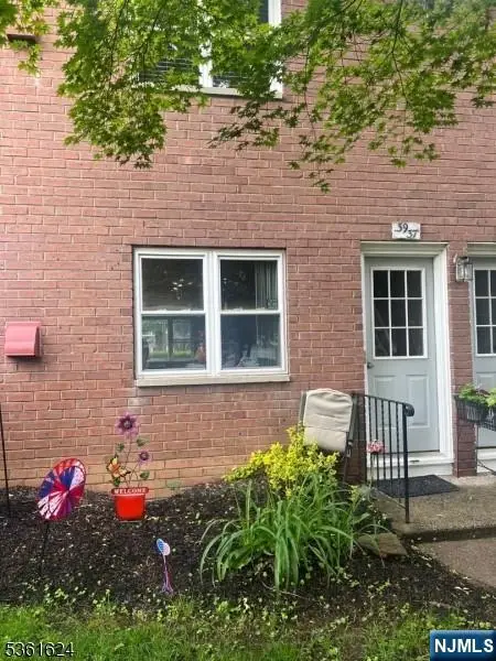 37 Manchester Court, Wayne, NJ 07470 - Image #2