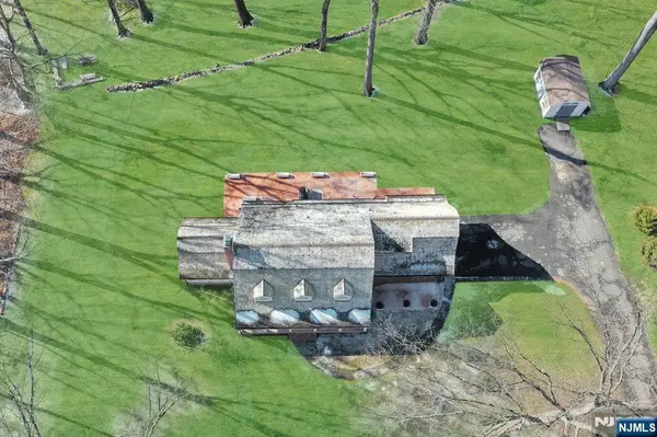 11 Chestnut Ridge Road, Saddle River, NJ 07458