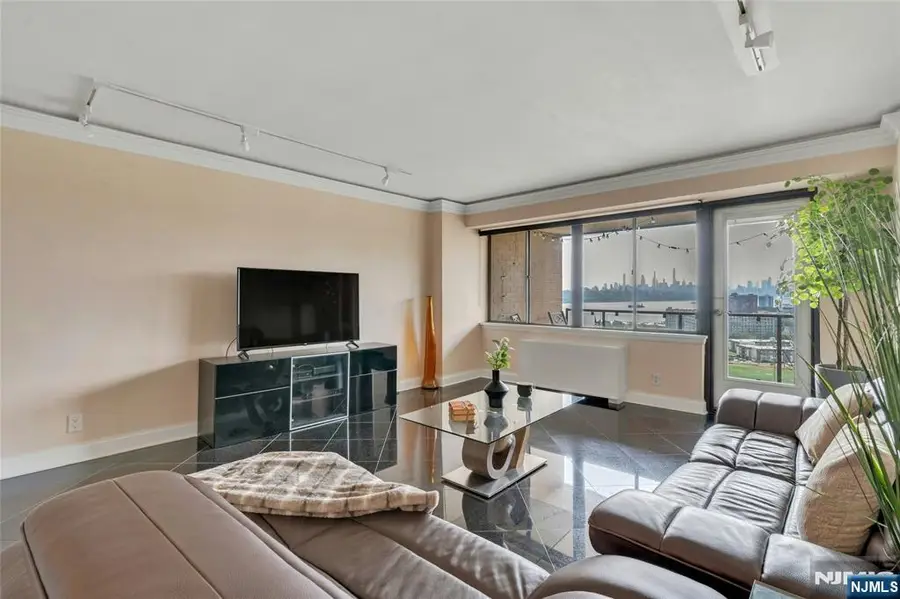 1203 River Road 19K, Edgewater, NJ 07020 - Image #3