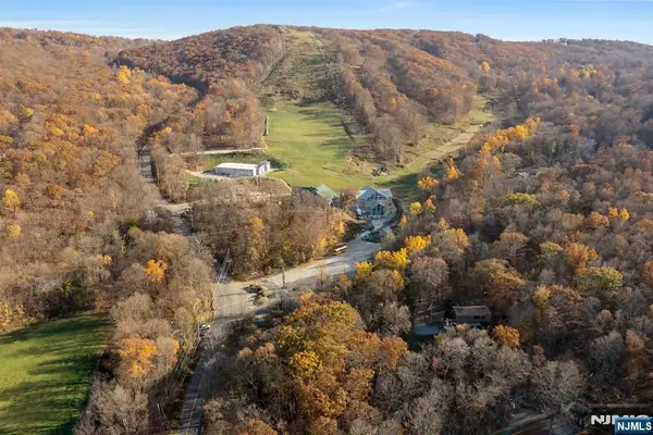 12 Breakneck Road, Vernon, NJ 07462