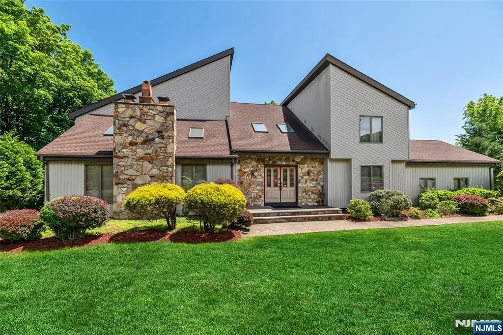 81 Columbus Avenue, Totowa, NJ 07512 - Image #1